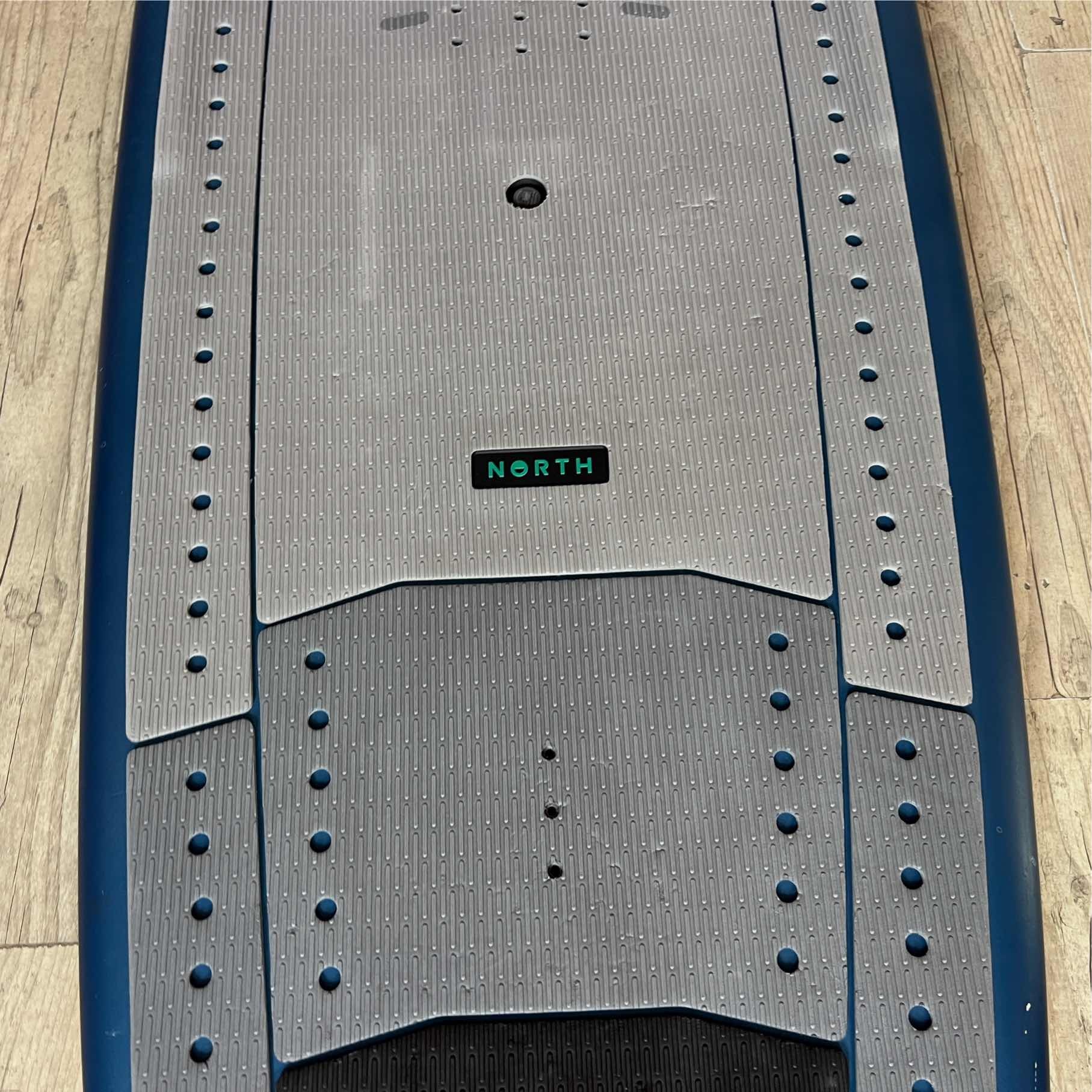 North MIDI 5'8 (70L)