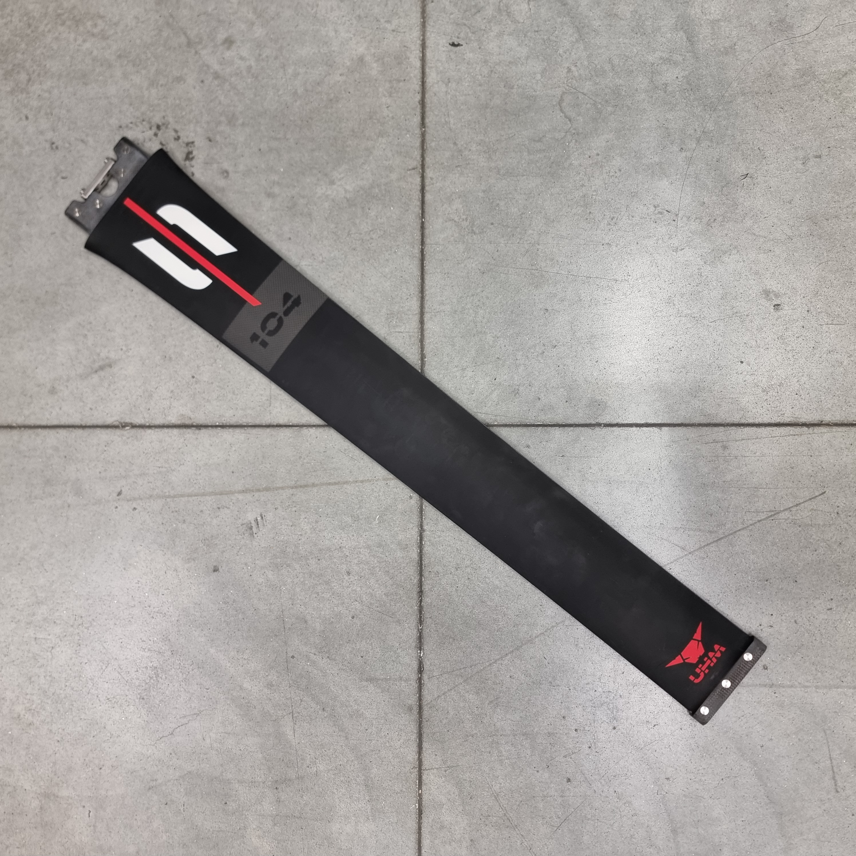 UHM Mast 104 (R6) Red Devil - 2025 B-Surface - ref 0011