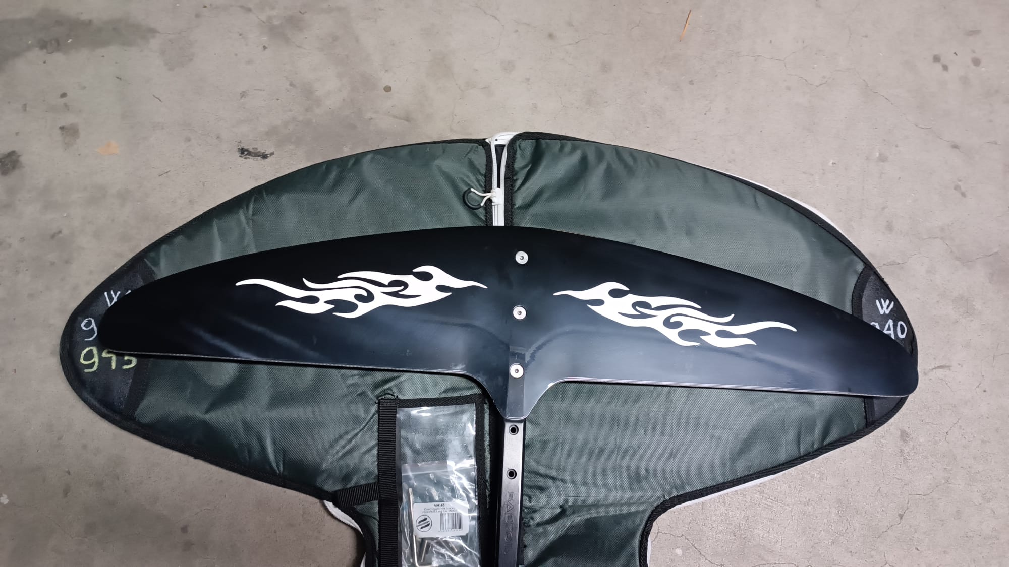 Front wind/wing FW 945