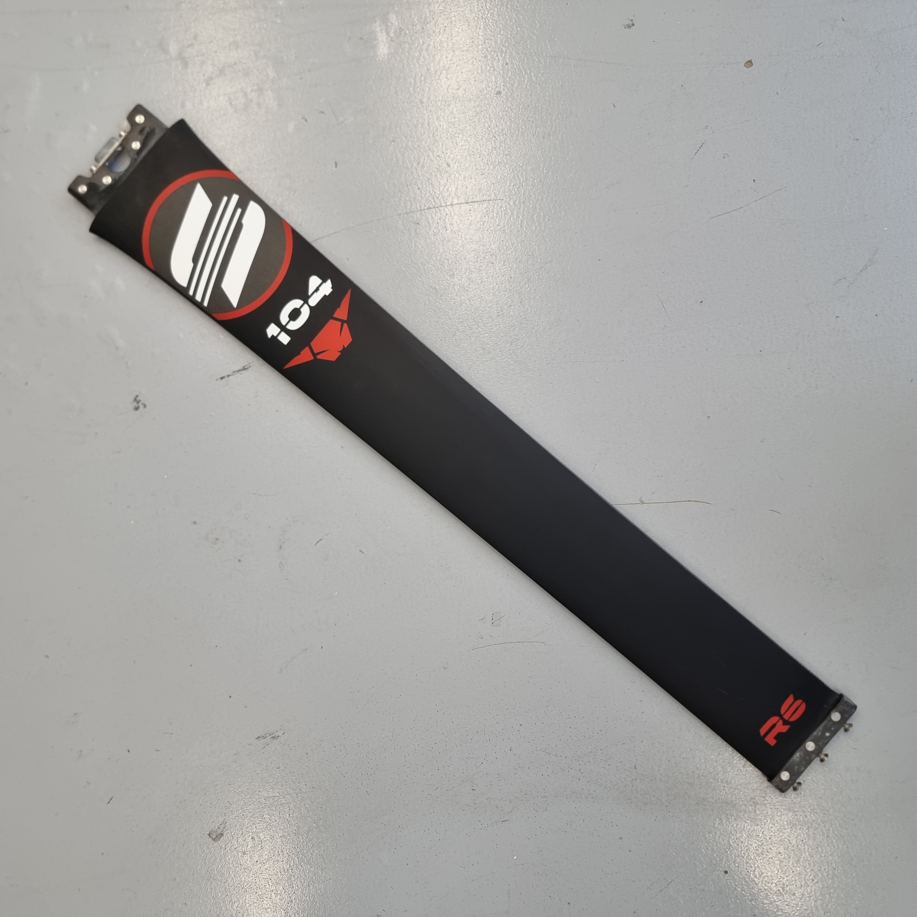 UHM Mast 104 (R6) Red Devil - 2025 demo - ref 0018