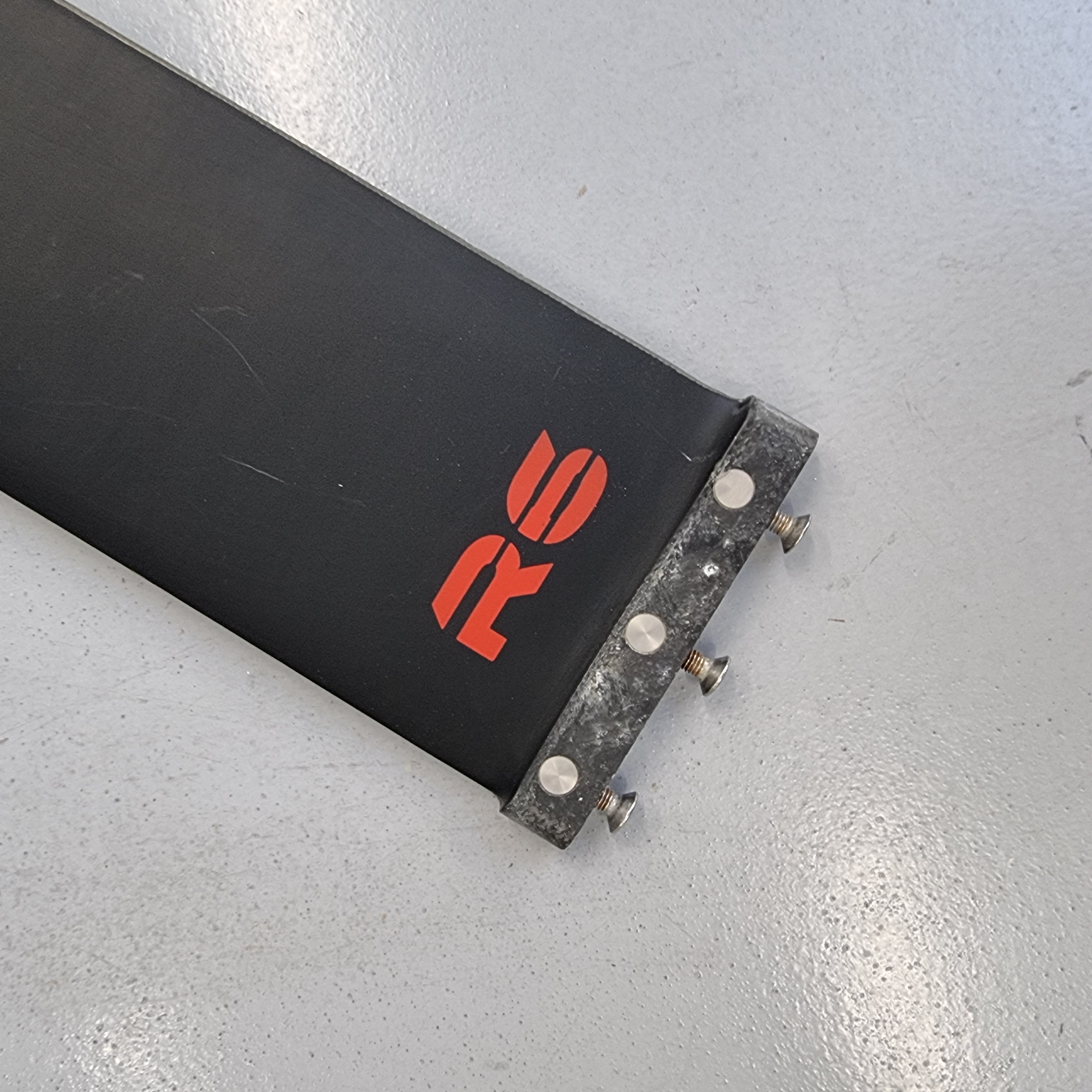 UHM Mast 104 (R6) Red Devil - 2025 demo - ref 0018