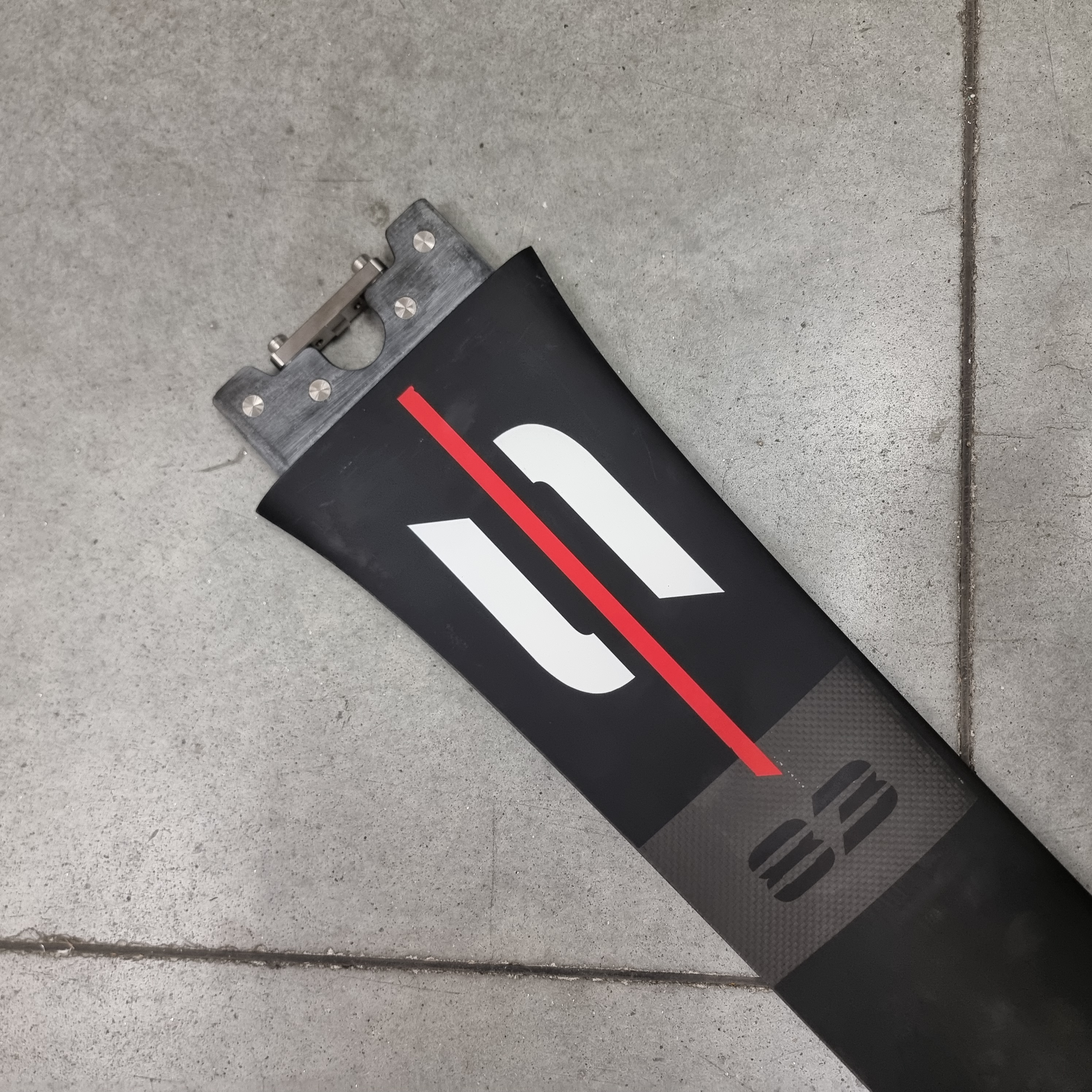 Kraken Mast 83 - Restored Sabfoil 2025 - ref: 0009