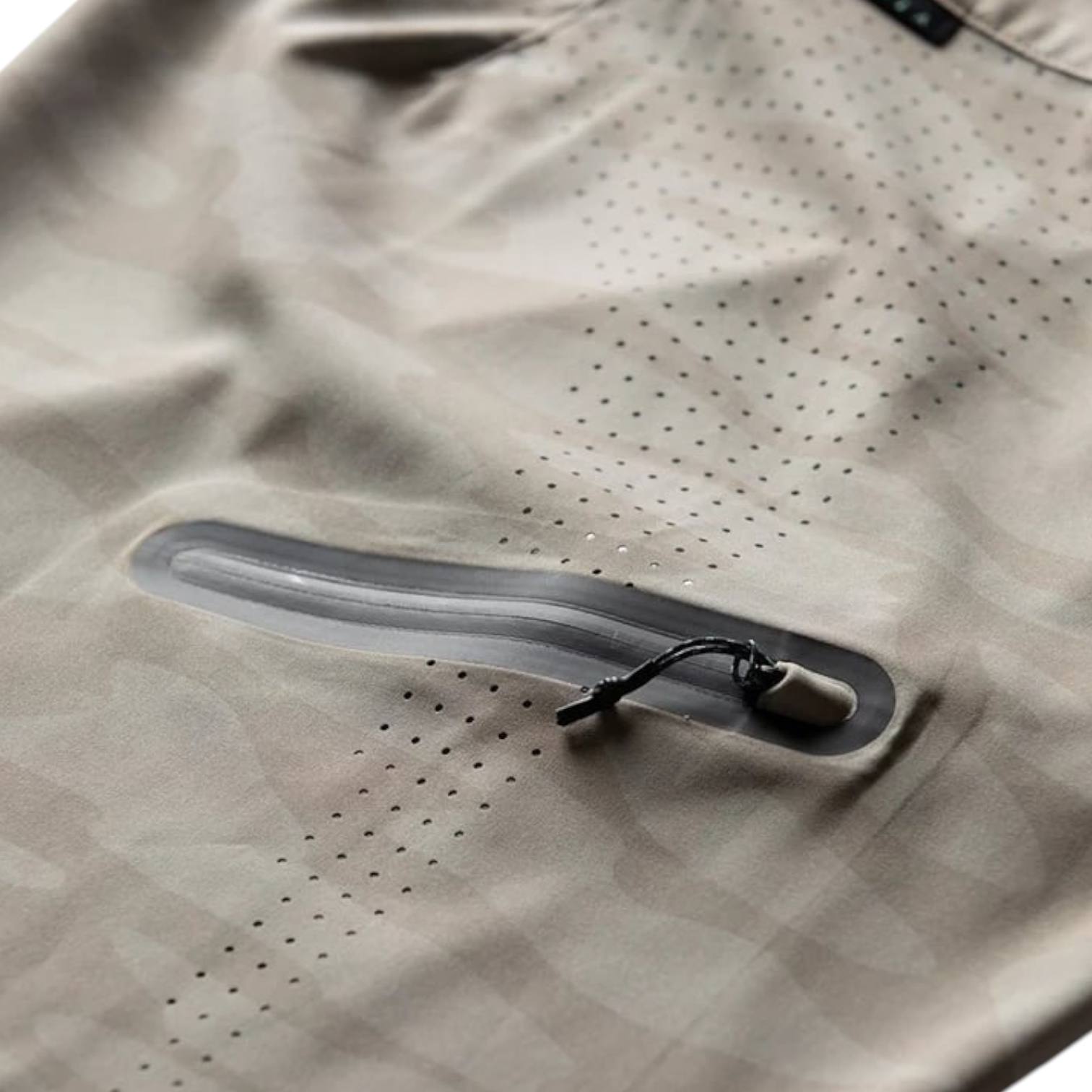 Vissla High Seas 2.0 18.5'' Boardshorts (34, KHAKI)