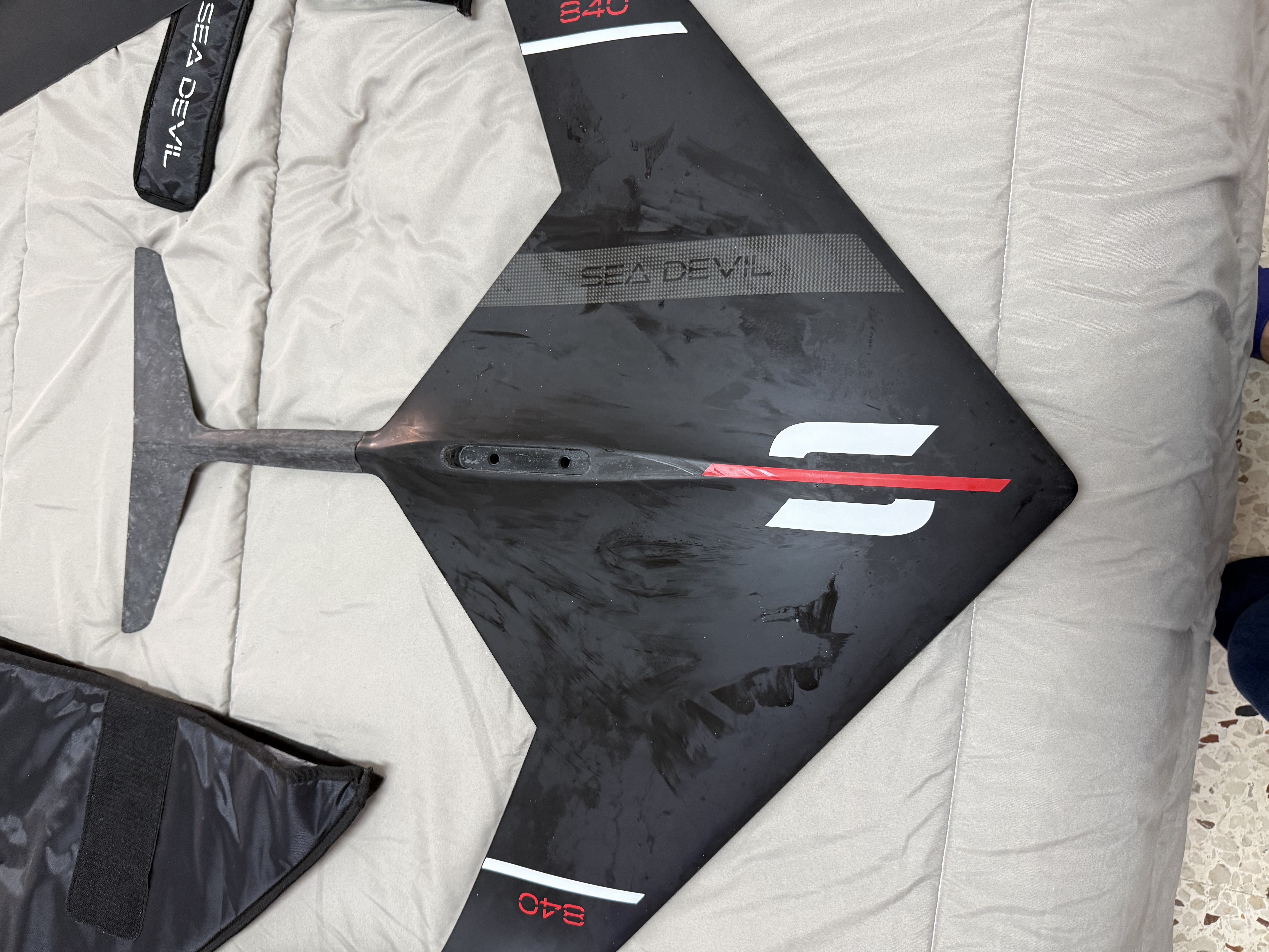 Sabfoil Sea Devil 840 Full Set + Mast Kraken 83 cm + cover