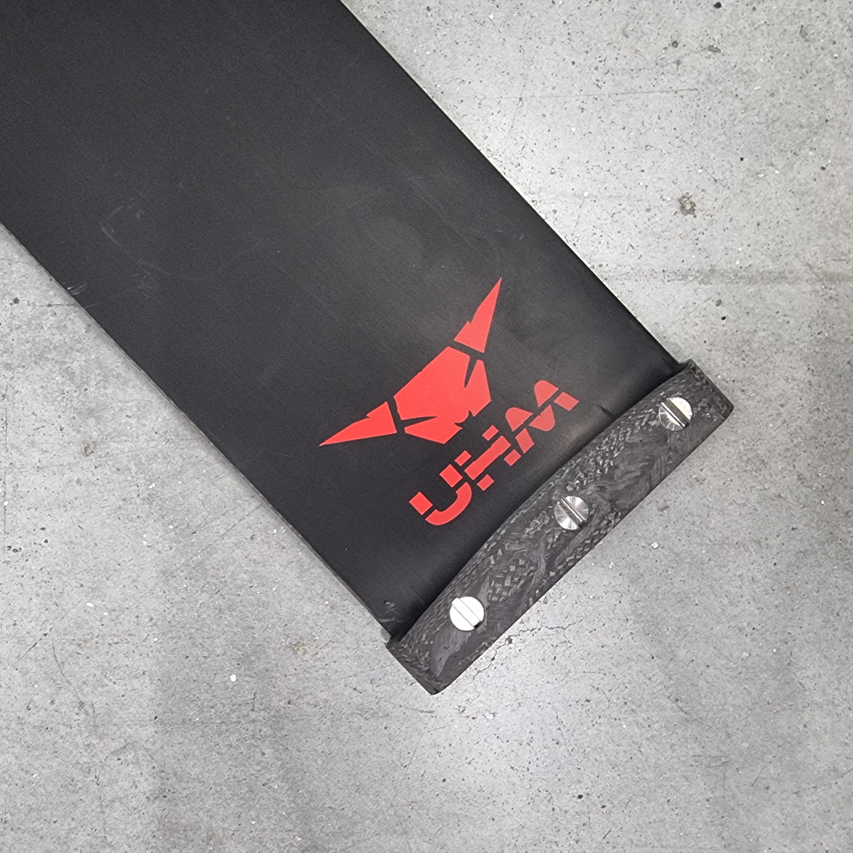 UHM Mast 104 (R6) Red Devil - 2025 B-Surface - ref 0011