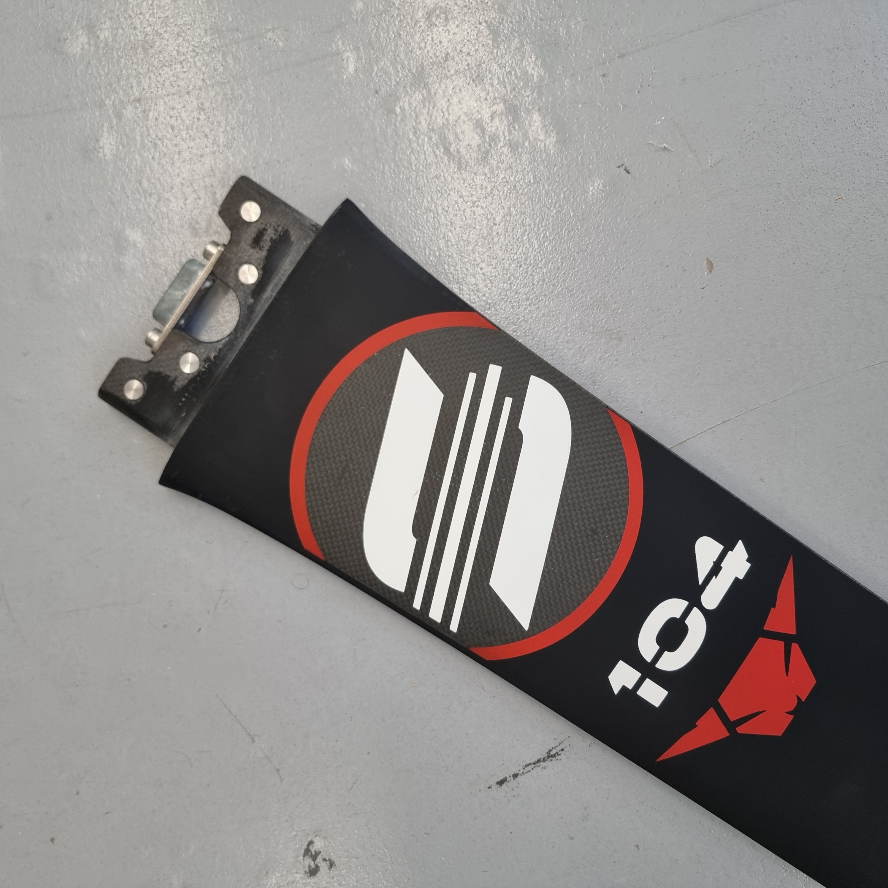 UHM Mast 104 (R6) Red Devil - 2025 demo - ref 0018